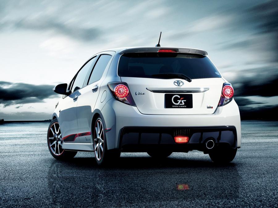  Toyota Vitz RS G&rsquo;s 2011 года  (фото 2 из 4)